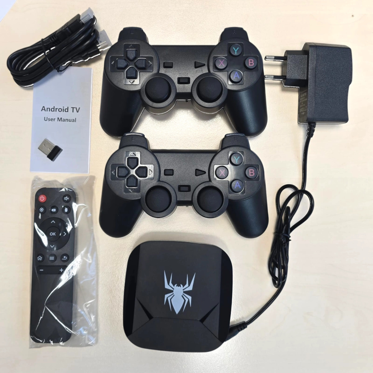 KONSOLA RETRO 2 PADY GRA TELEWIZYJNA PILOT ANDROID TV GRY SERIALE HDMI 4K